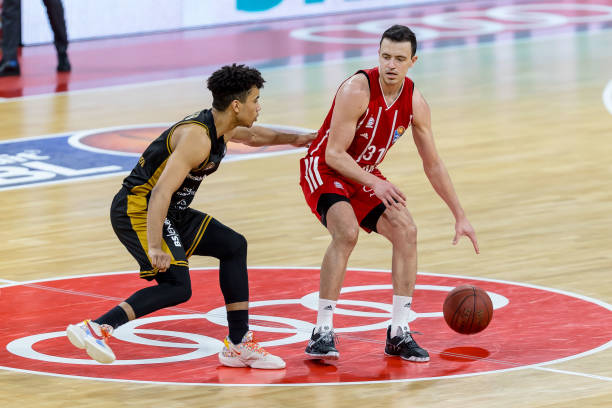 待已久的首 待已久的首